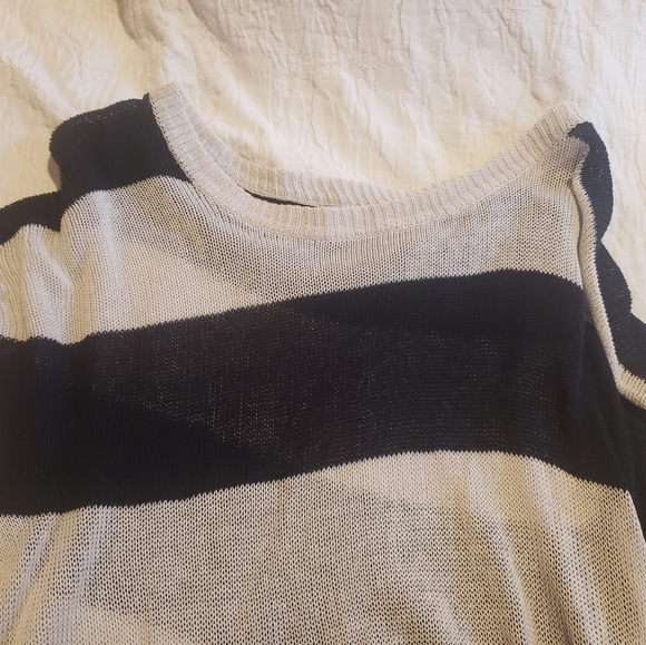 👕Brandy Melville sweater - Picture 3 of 3